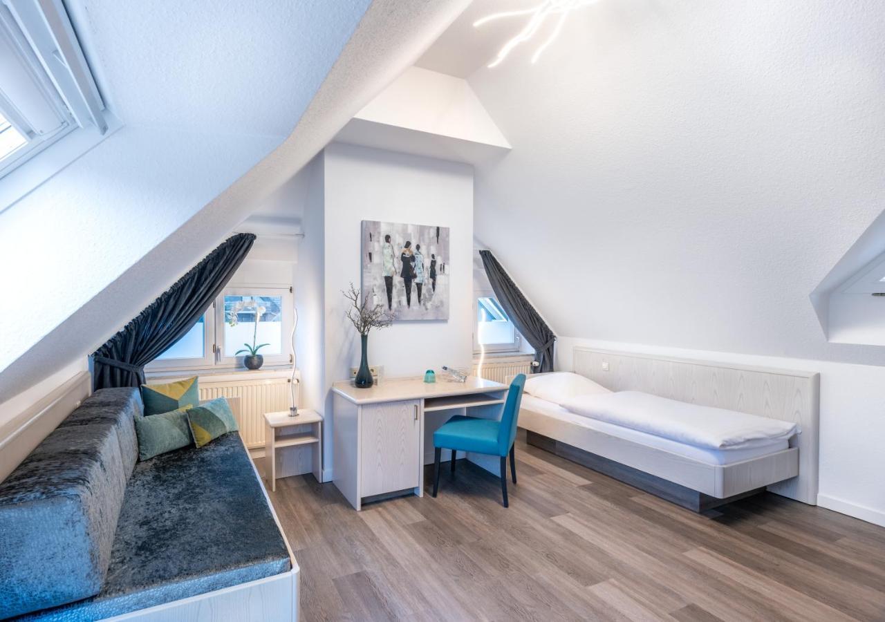 Hotel Zur Krone Meerbusch Exteriör bild