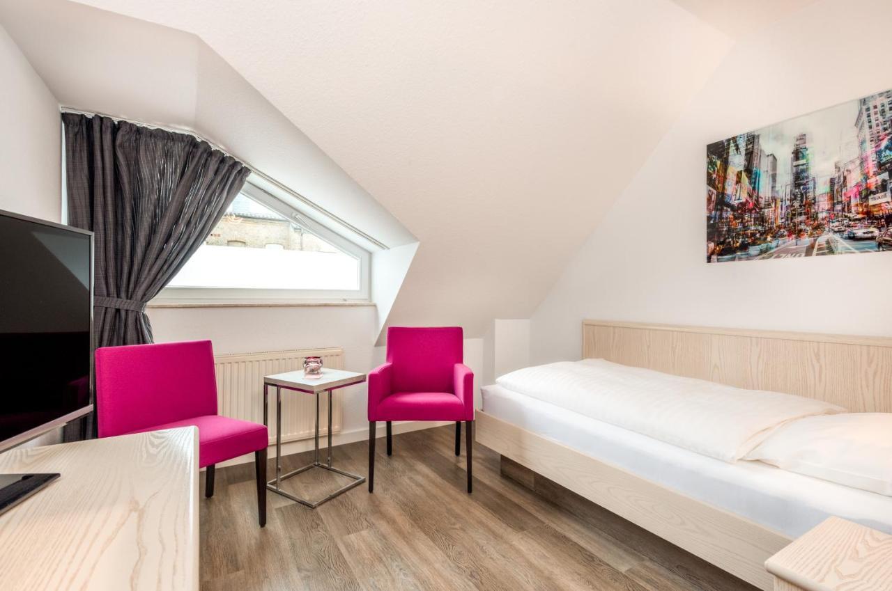 Hotel Zur Krone Meerbusch Exteriör bild