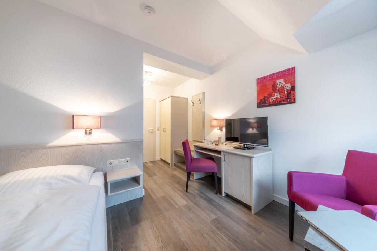 Hotel Zur Krone Meerbusch Exteriör bild